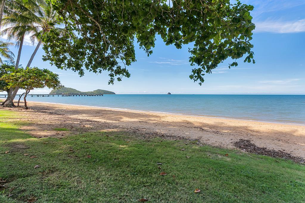 Private Apartments In The Temple Beachfront Resort Palm Cove Exterior photo